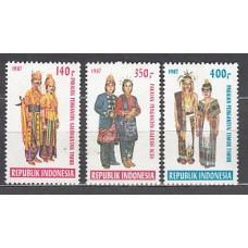 Indonesia - Correo 1987 Yvert 1113/5 ** Mnh  Trajes tradicionales