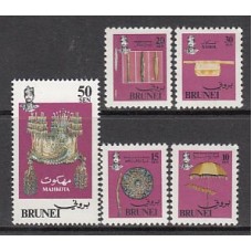 Brunei - Correo Yvert 257/61 ** Mnh  Insignias reales