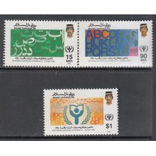 Brunei - Correo Yvert 419/21 ** Mnh