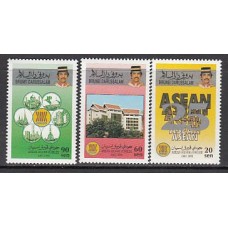 Brunei - Correo Yvert 449/51 ** Mnh