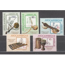 Mozambique - Correo Yvert 796/800 ** Mnh  Instrumentos musicales