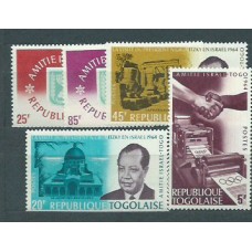 Togo - Correo Yvert 439/43 ** Mnh  Personajes