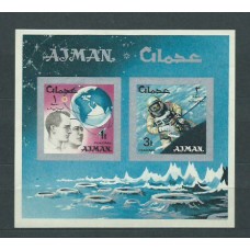 Arabia Sud Este (Ajman) Michel Hojas 8 sin dentar ** Mnh