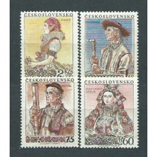 Checoslovaquia - Correo 1955 Yvert 816/9 * Mh Trajes regionales