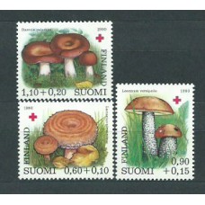 Finlandia - Correo 1980 Yvert 828/30 ** Mnh Setas Cruz roja