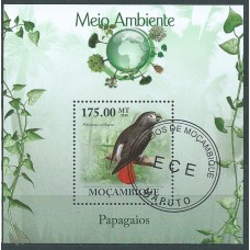 Mozambique Hojas Yvert 244 usado Fauna. Aves. Periquito