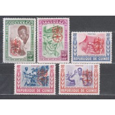 Guinea Republique - Corre Yvert 78/82 sobrecarga naranja **  Erradicación del paludismo
