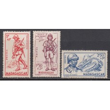 Madagascar - Correo 1941 Yvert 226/28 (*) Mng Defensa del Imperio