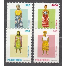 Mozambique Correo Yvert 1289/92 ** Mnh Costumbres Femeninas