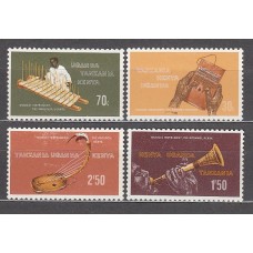 Este Africano - Correo Yvert 194/7 ** Mnh  Instrumentos musicales