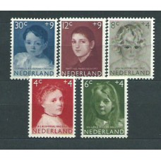 Holanda - Correo 1957 Yvert 680/4 * Mh Personajes