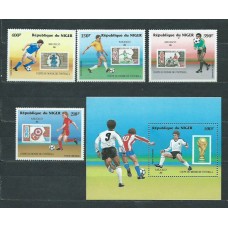 Niger - Aereo Yvert 349/52+H.50 ** Mnh  Deportes fútbol